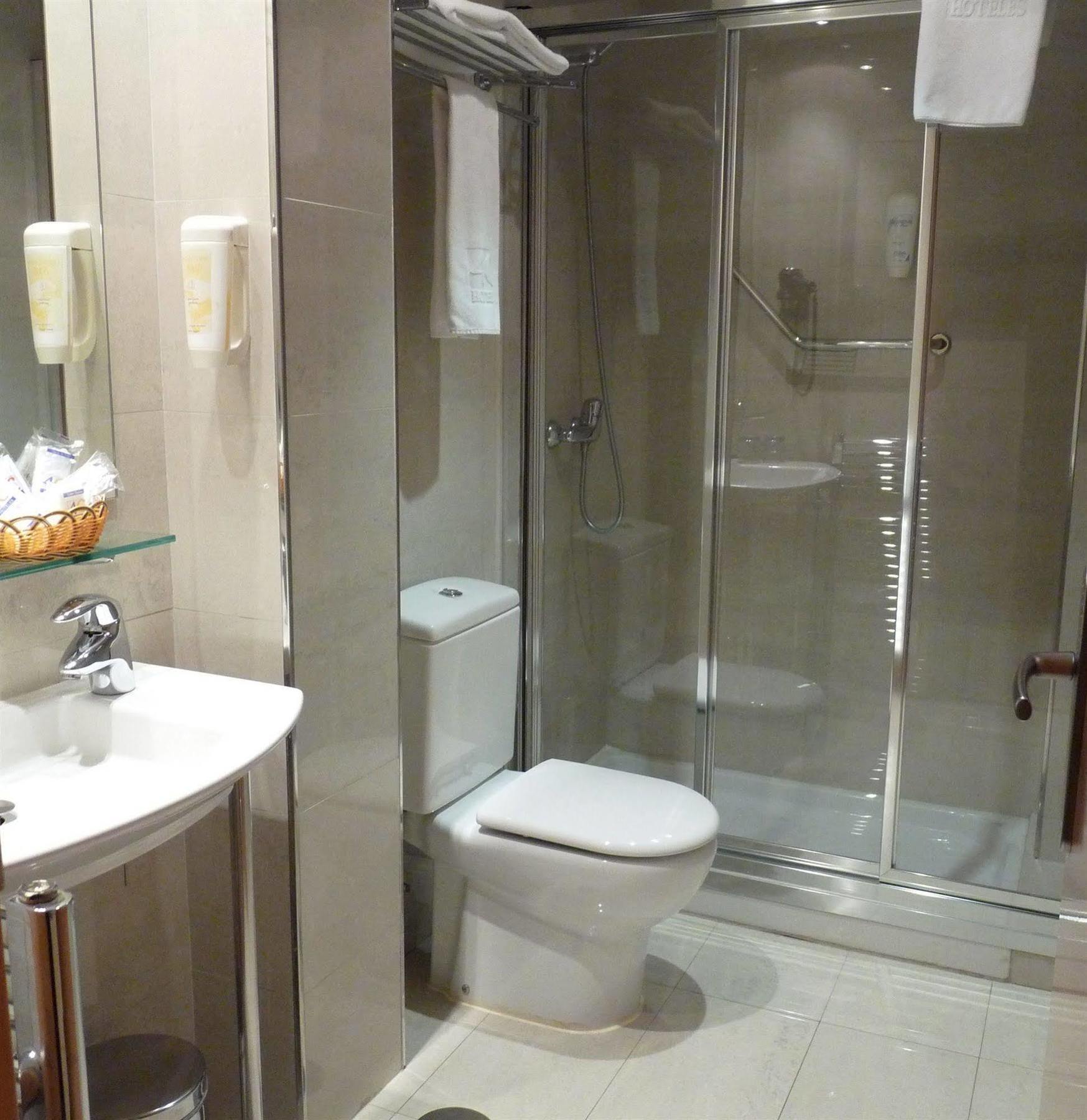 מדריד Hotel 4C Puerta Europa מראה חיצוני תמונה