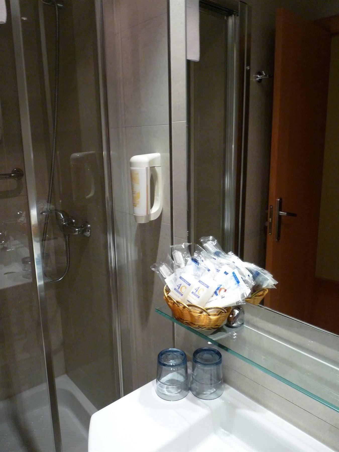 מדריד Hotel 4C Puerta Europa מראה חיצוני תמונה