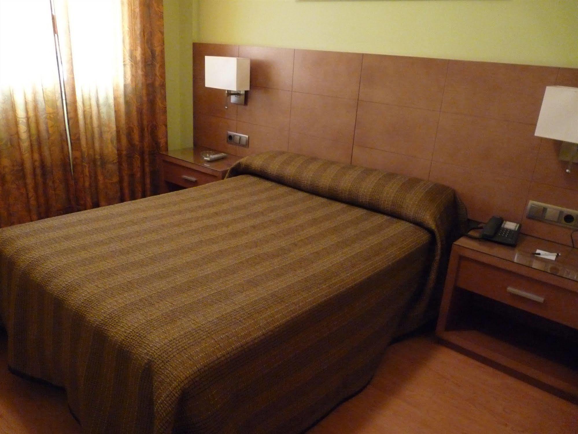 מדריד Hotel 4C Puerta Europa מראה חיצוני תמונה